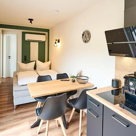 Luxuscontainer Am Nuerburgring #1