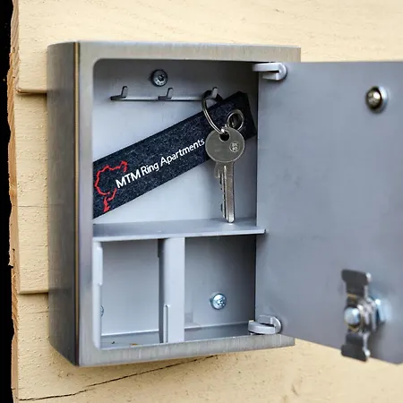 Luxuscontainer Am Nürburgring #1 *