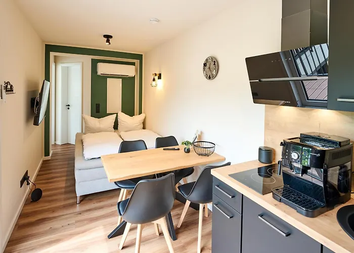 Luxuscontainer Am Nuerburgring #1