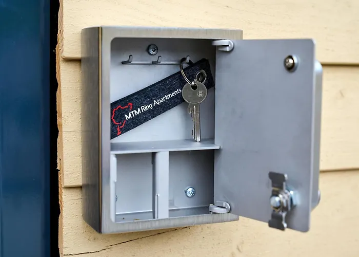 Luxuscontainer Am Nuerburgring #1 *